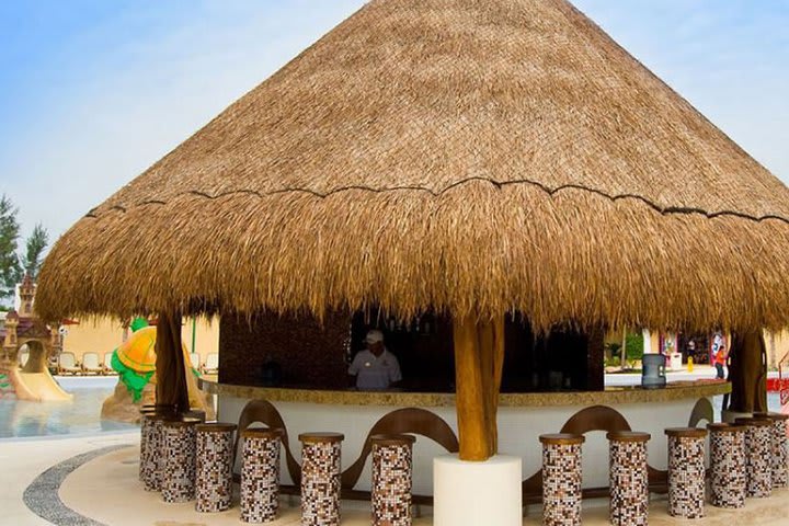 Bar by the pool