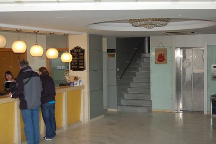 Front desk at the Lakeside Holiday Inn in Shanghai