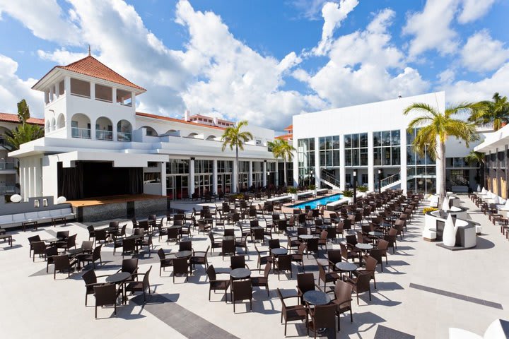 Table and chairs surrounding the pool