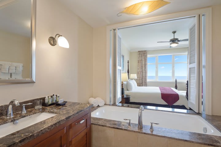 Img - Suite, 1 Bedroom, Oceanfront