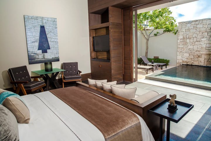 Guest room with a private pool