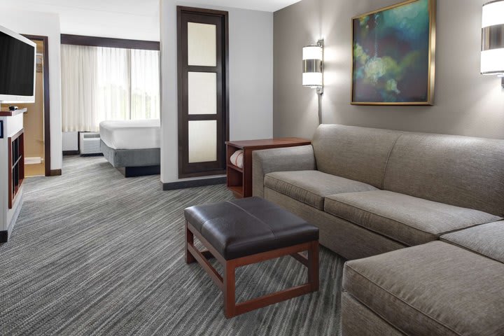 Img - King Bed (With Sofa Bed)