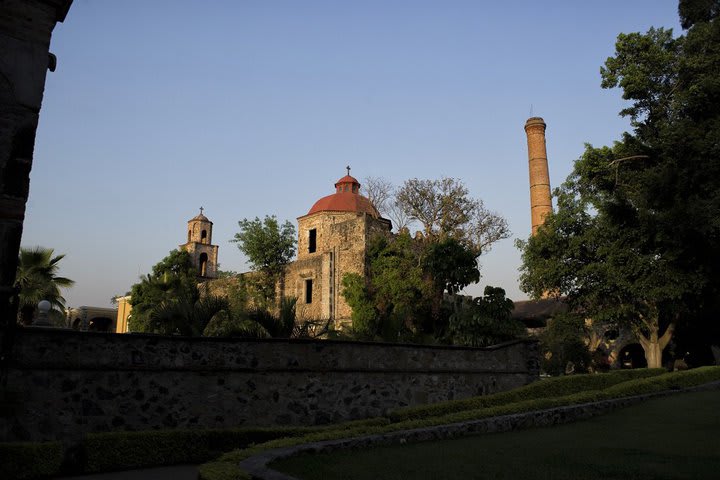 El hotel tiene una arquitectura colonial