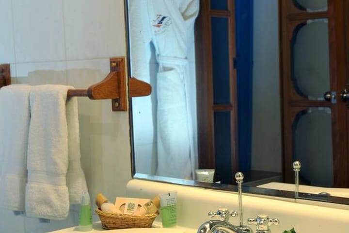 Baño de una habitación en Casa San Blas en Cuzco