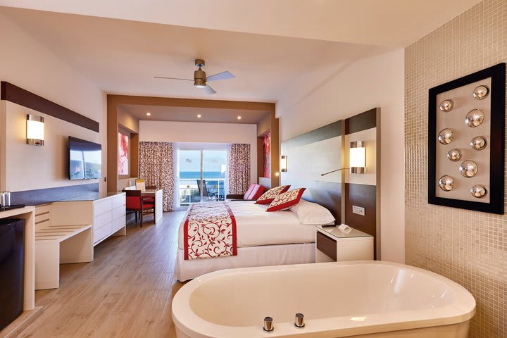 Guest rooms with partial ocean view