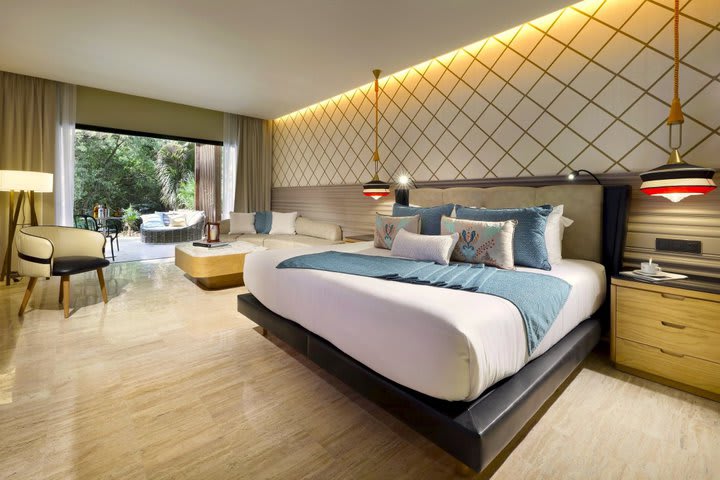 Junior suite with private pool and garden view