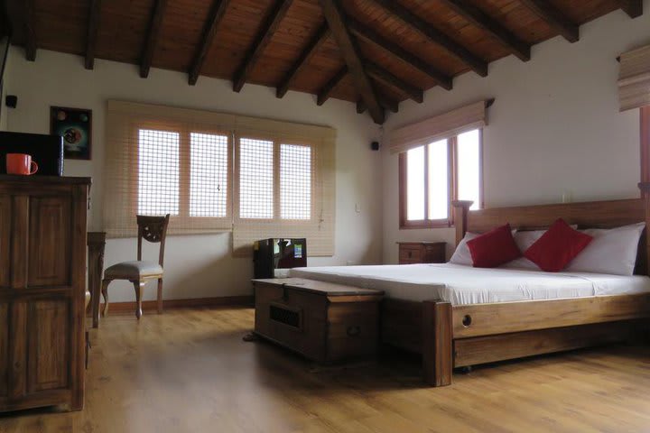 Guest room with natural lighting