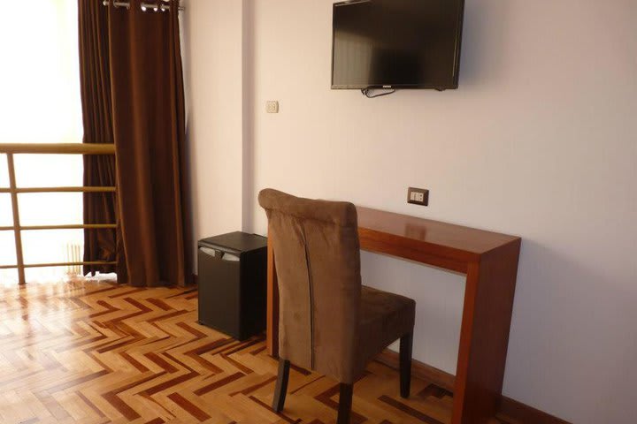 Work desk and 32-inch TV in a room