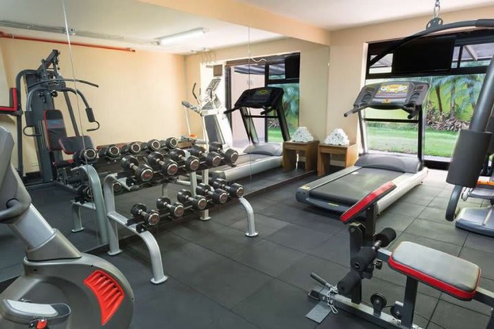 El hotel cuenta con gimnasio