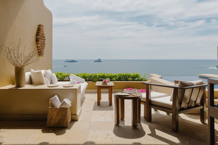 Sitting area of a Romance deluxe ocean front junior suite