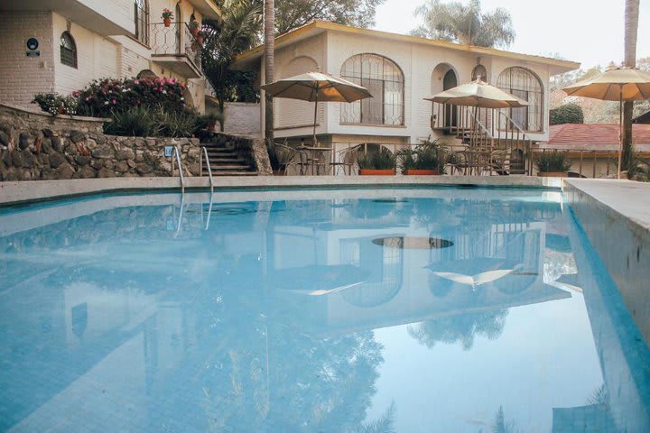 El hotel tiene piscina climatizada