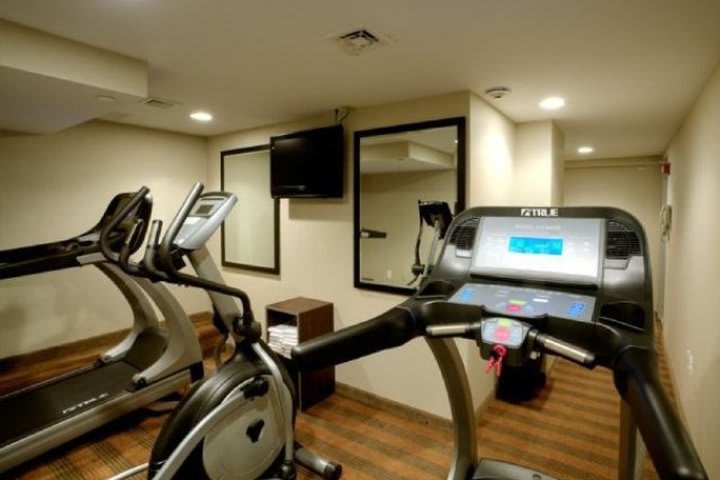 Gimnasio abierto las 24 horas del hotel Wyndham Garden Manhattan Chelsea West