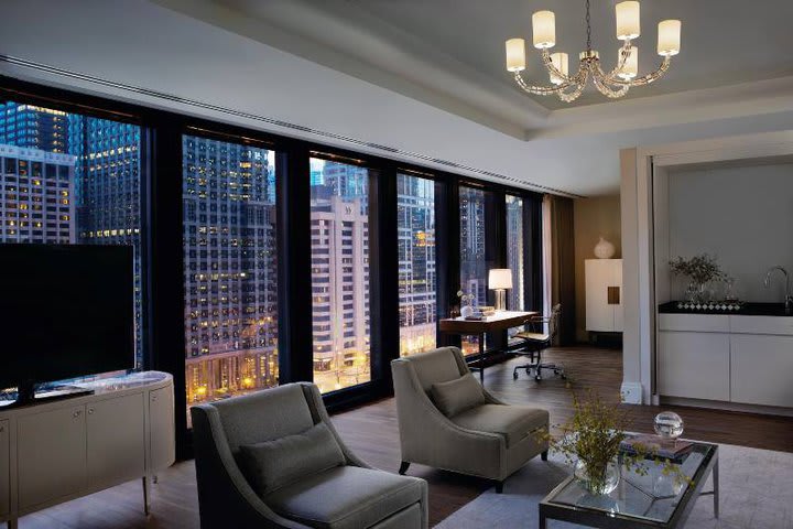 Suites at The Langham hotel in Chicago overlook the city