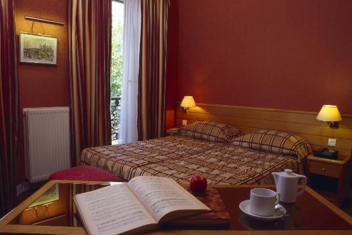 Guest room at Best Western France Europe, hotel in Paris