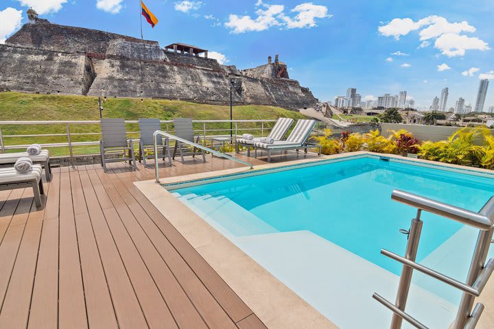 Hotel frente al Castillo de San Felipe de Barajas