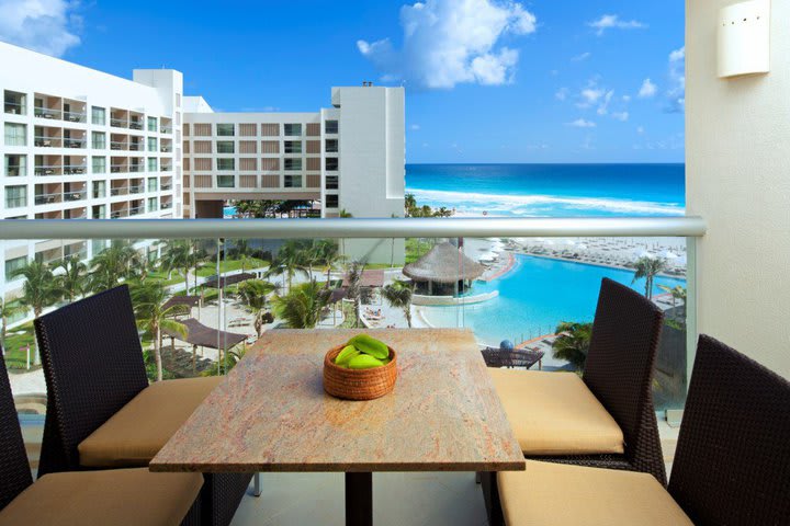 Habitación con balcón con vistas al mar