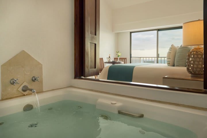 Jacuzzi in a deluxe room