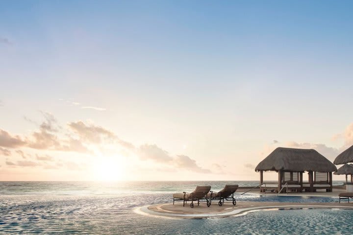 Sitting area next to the pool