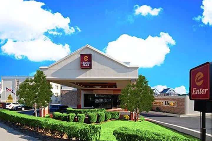 Clarion Hotel La Guardia Airport
