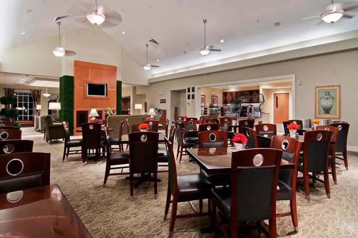 La barra de desayunos del Homewood Suites by Hilton Orlando se sirve todos los días