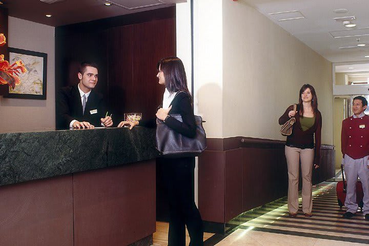 Recepción del hotel Catalonia Goya