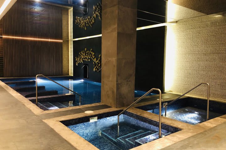 Hydrotherapy area in the Spa