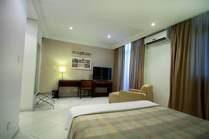 Guest rooms at Hotel Millennium Manaus offer a flat-screen TV