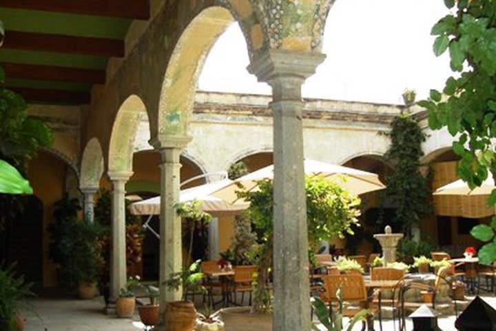 Patio del hotel Casa de Sierra Azul en Oaxaca