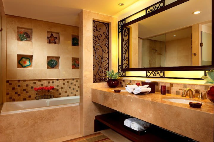 Private guest bathroom