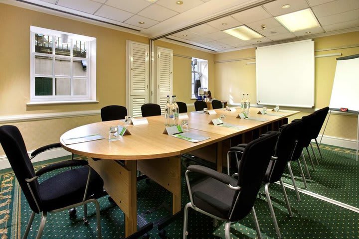 Organiza tus reuniones en uno de los salones del hotel Hilton London Euston