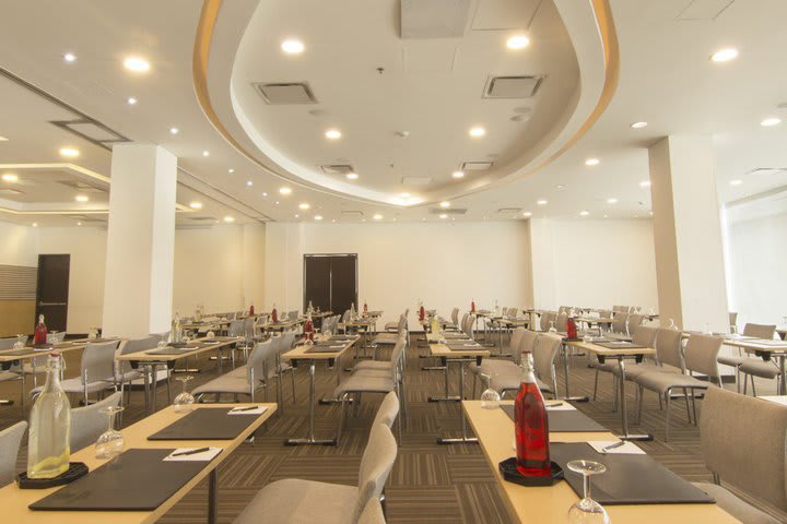 Facilities include a restaurant