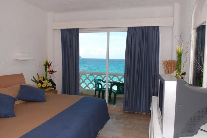 All rooms have a balcony with ocean view