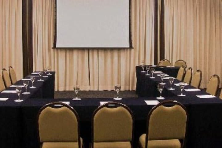 Caesar Business Manaus Amazonas features meeting rooms