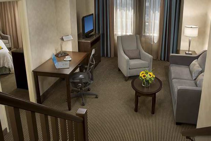 Suite de dos niveles del hotel Hilton Garden Inn City Centre en Toronto