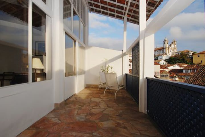 Some rooms at Grande Hotel de Ouro Preto have a balcony