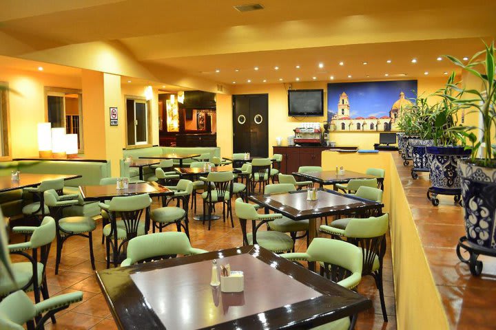 El restaurante del hotel es de comida internacional