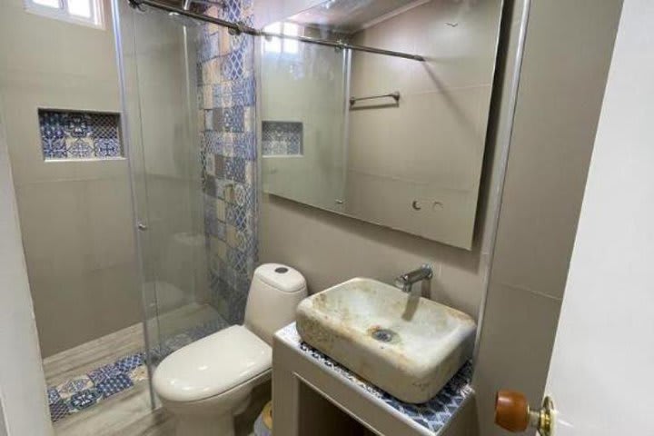 Baño privado de una habitación Cuádruple