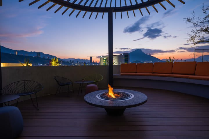 Chimenea en la terraza