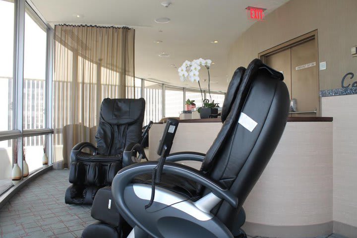 There are massage chairs in the executive lounge at the Hyatt Regency San Francisco hotel