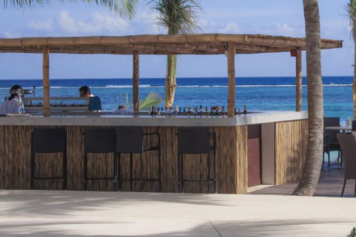 Bar frente al mar