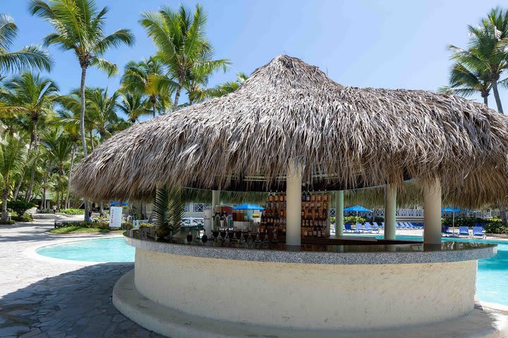 Bar en la piscina