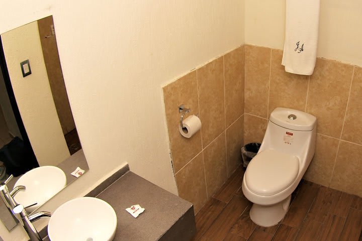 Baño de huéspedes