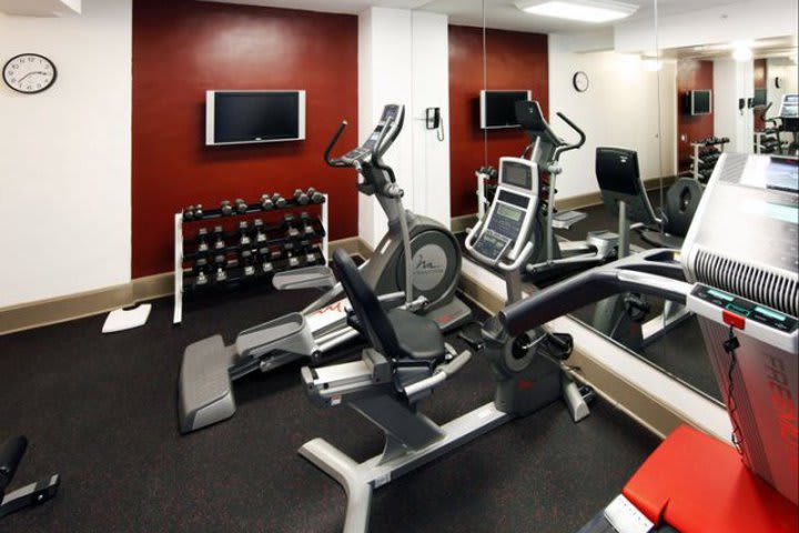 El Holiday Inn Express Chicago - Magnificent Mile tiene un gimnasio