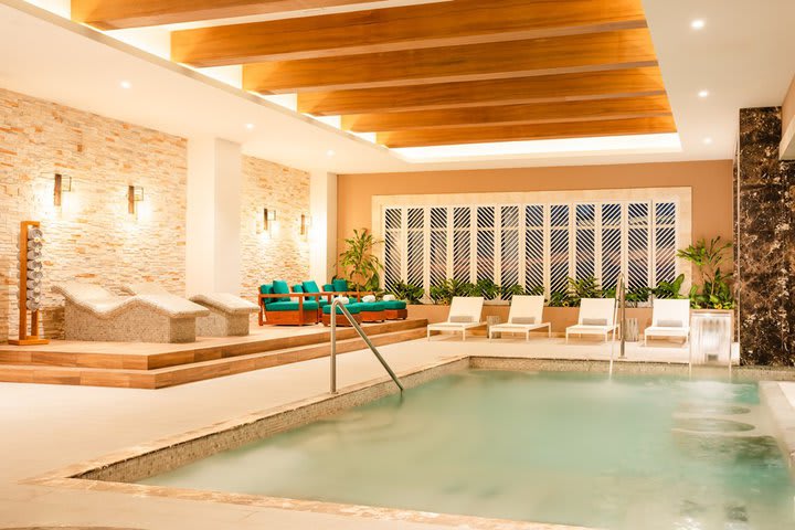 Hydrotherapy area in the Spa