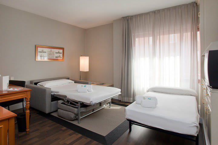 El Hotel Confortel Madrid tiene habitaciones para cuatro personas