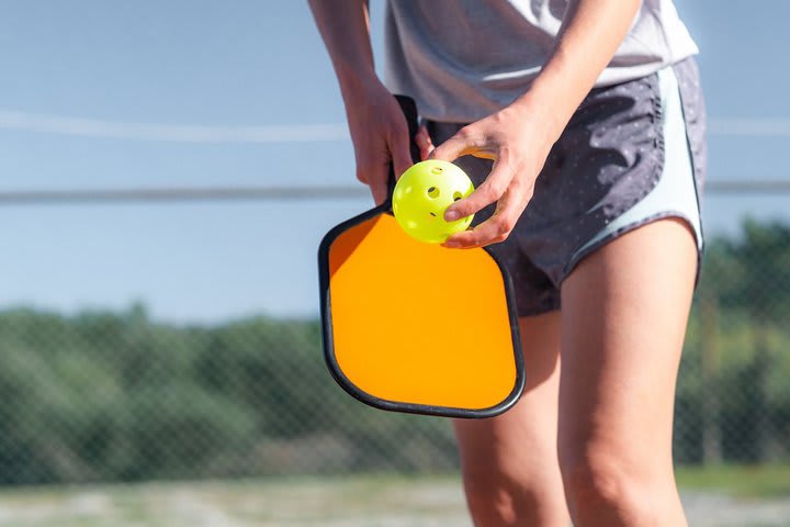 Diviértete jugando pickleball