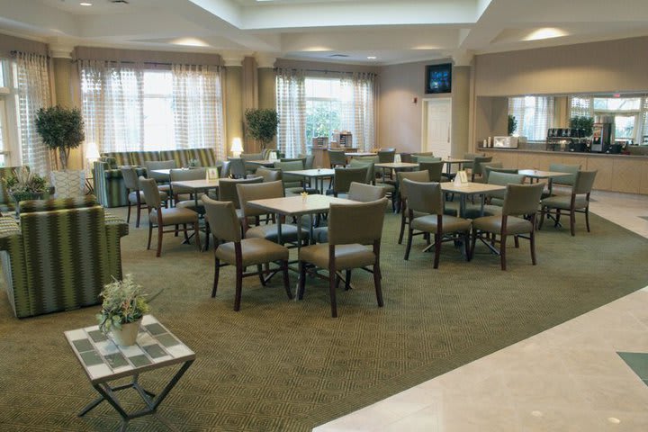 Breakfast lounge at La Quinta Inn & Suites Orlando UCF