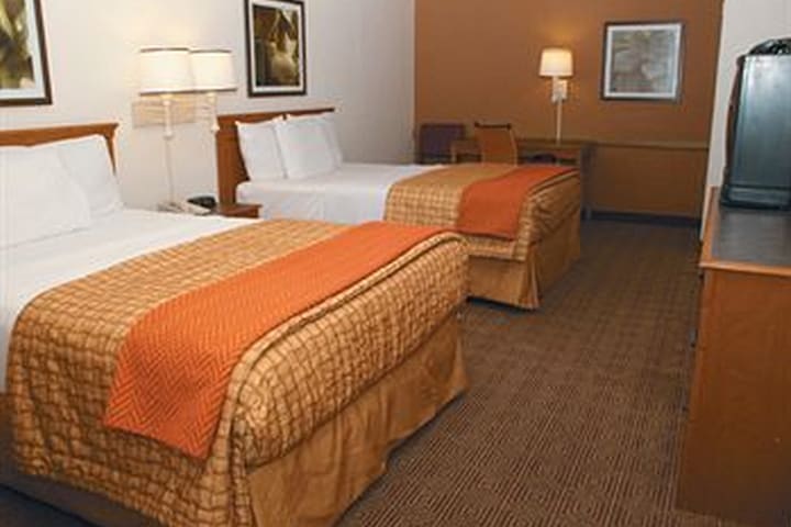 El hotel La Quinta Inn SeaWorld Ingram Park tiene habitaciones con dos camas