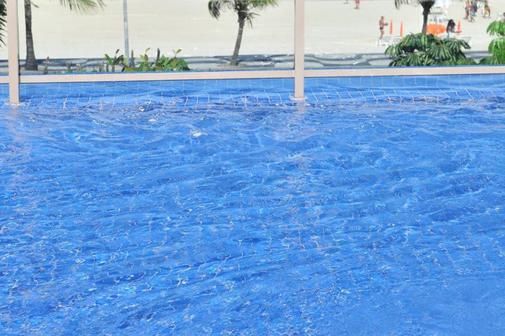 La playa está cruzando la calle del Royal Tulip Río de Janeiro