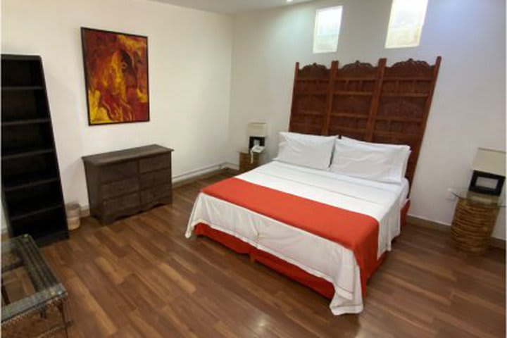 Habitación superior, 1 cama de matrimonio, en la zona del jardín (Jacaranda)